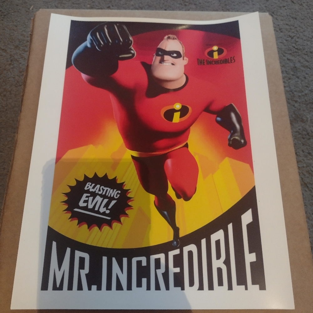 BRAND NEW! MR. INCREDIBLE PIXAR 8.5x11 ULTRA GLOSSY WALL/LOCKER COLOR ART POSTER